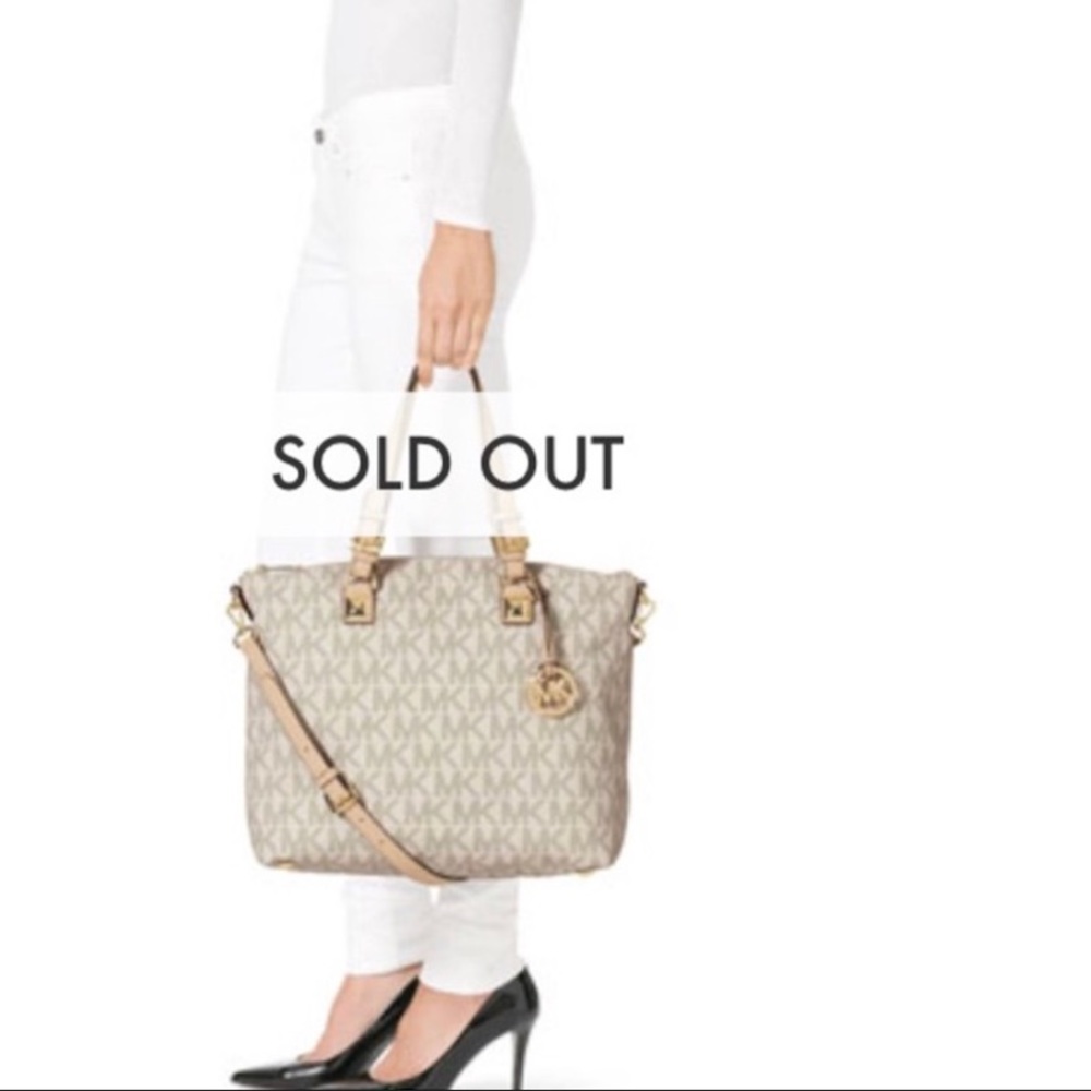 😍Beautiful Large Vanilla Michael Kors Bag 😍!